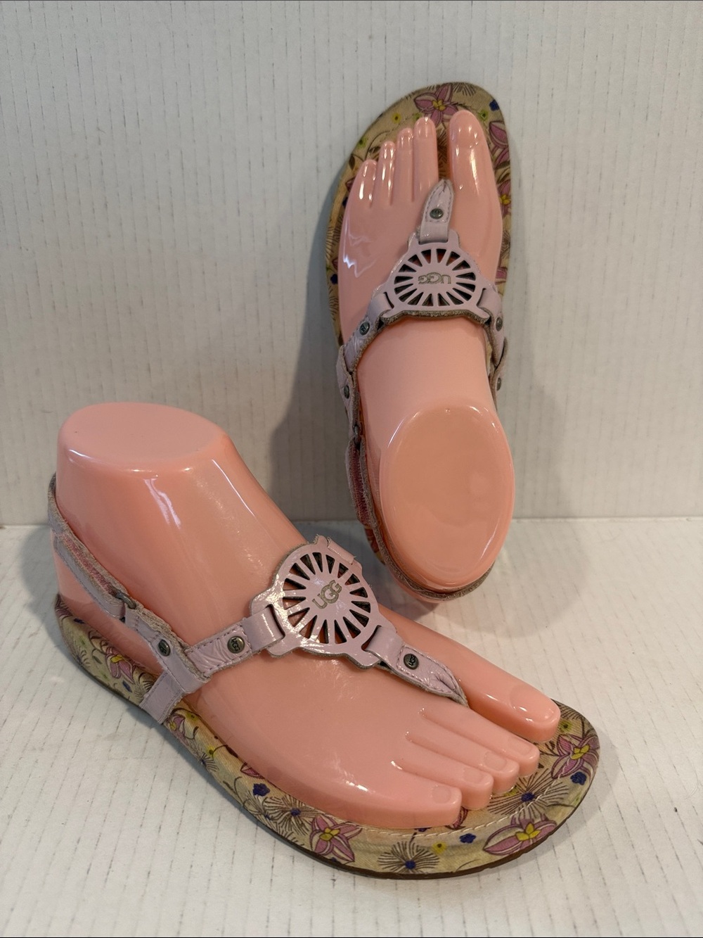 UGG Kids Pink Floral Footbed T-Strap Sandals (sz 3)
